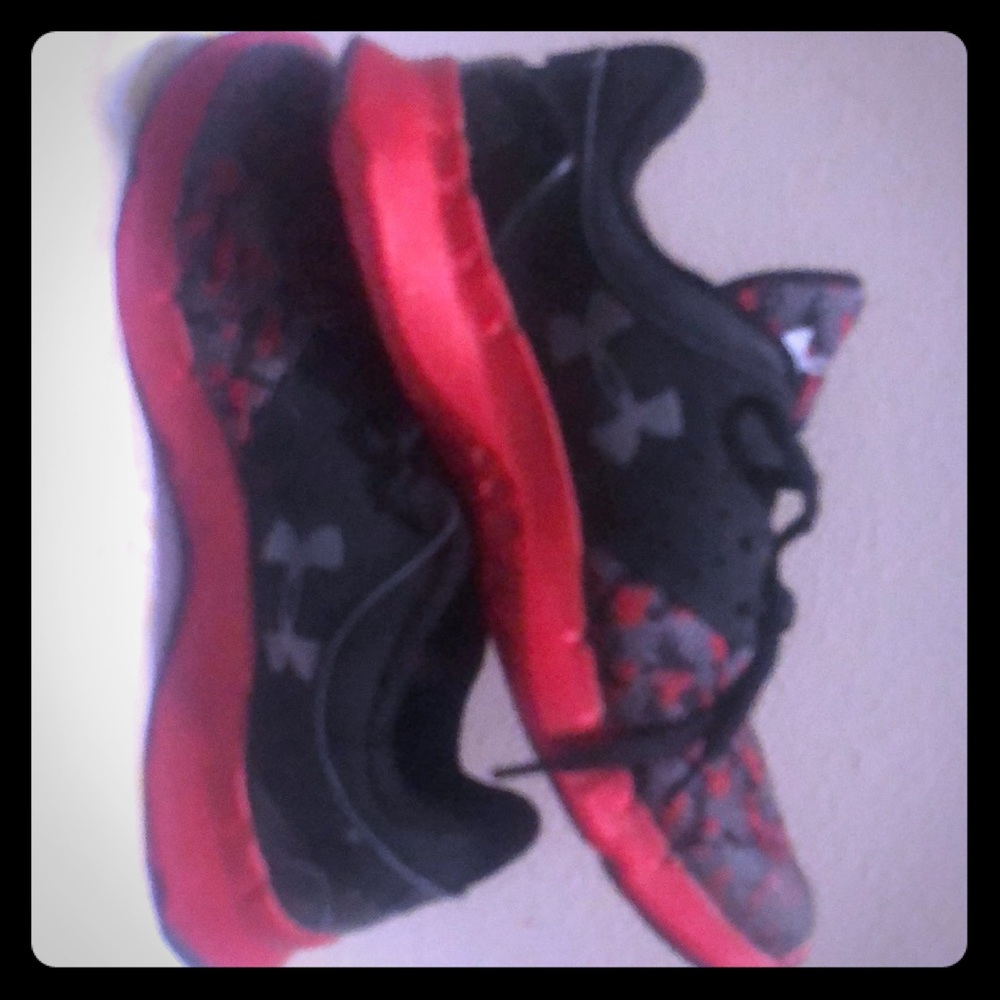 Women’s under armour work out shoes size 6